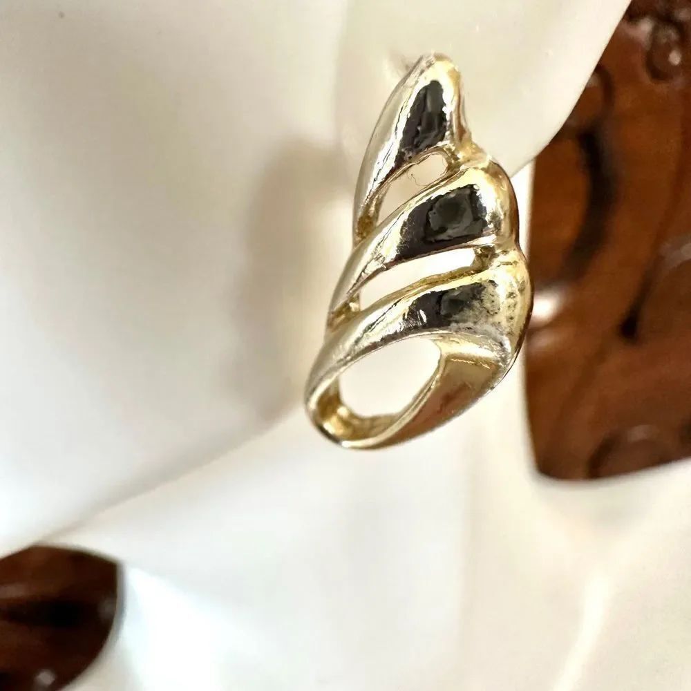Silver tone post earrings - Picture 4 of 7